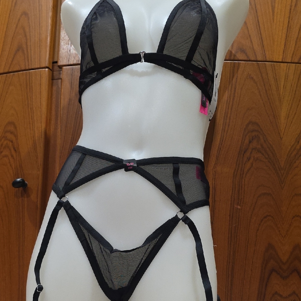 La SENZA Black Strappy Mesh Bra Set